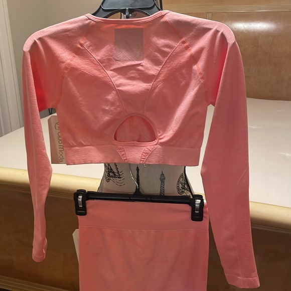 Club Moda Active Wear- Cropped Knitted Seamless Long Sleeve Shirt & Leggings - Picture 7 of 8